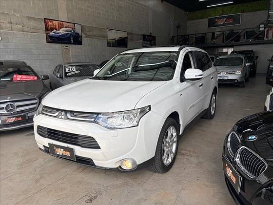 MITSUBISHI OUTLANDER 3.0 GT 4X4 V6 24V GASOLINA 4P AUTOMÁTICO